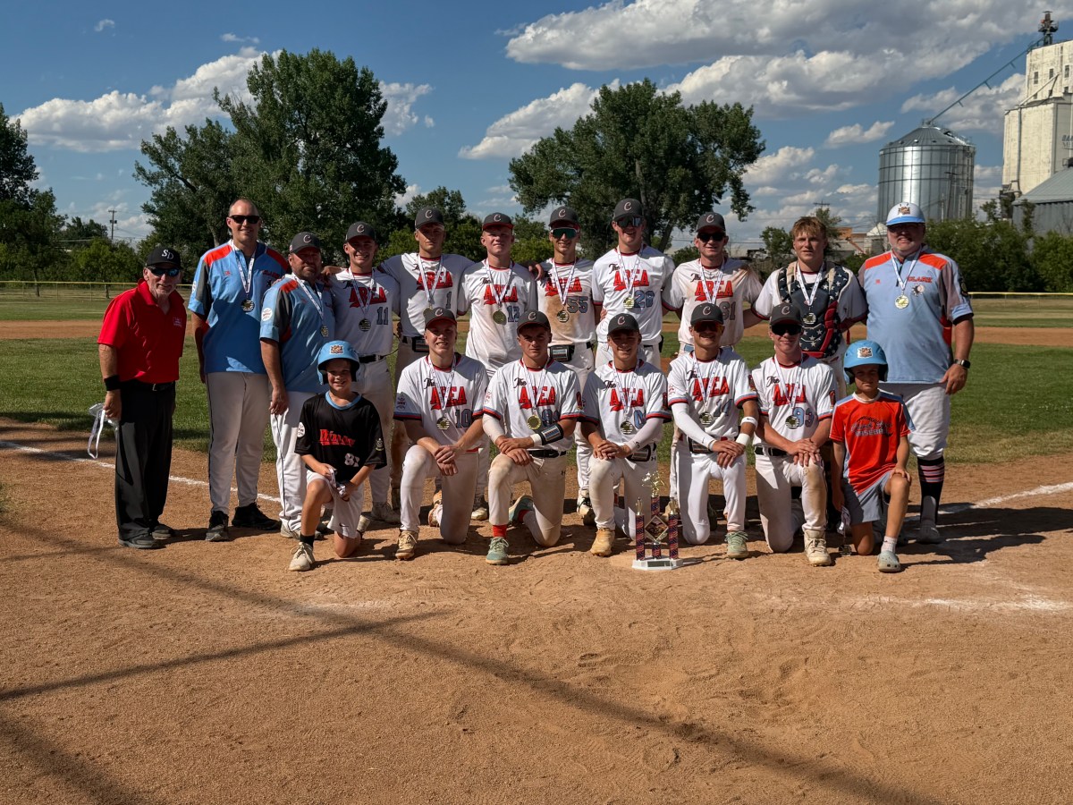 Dinos Stave Off Mobridge Comeback to Claim Alpha Division VFW State&nbsp;Title